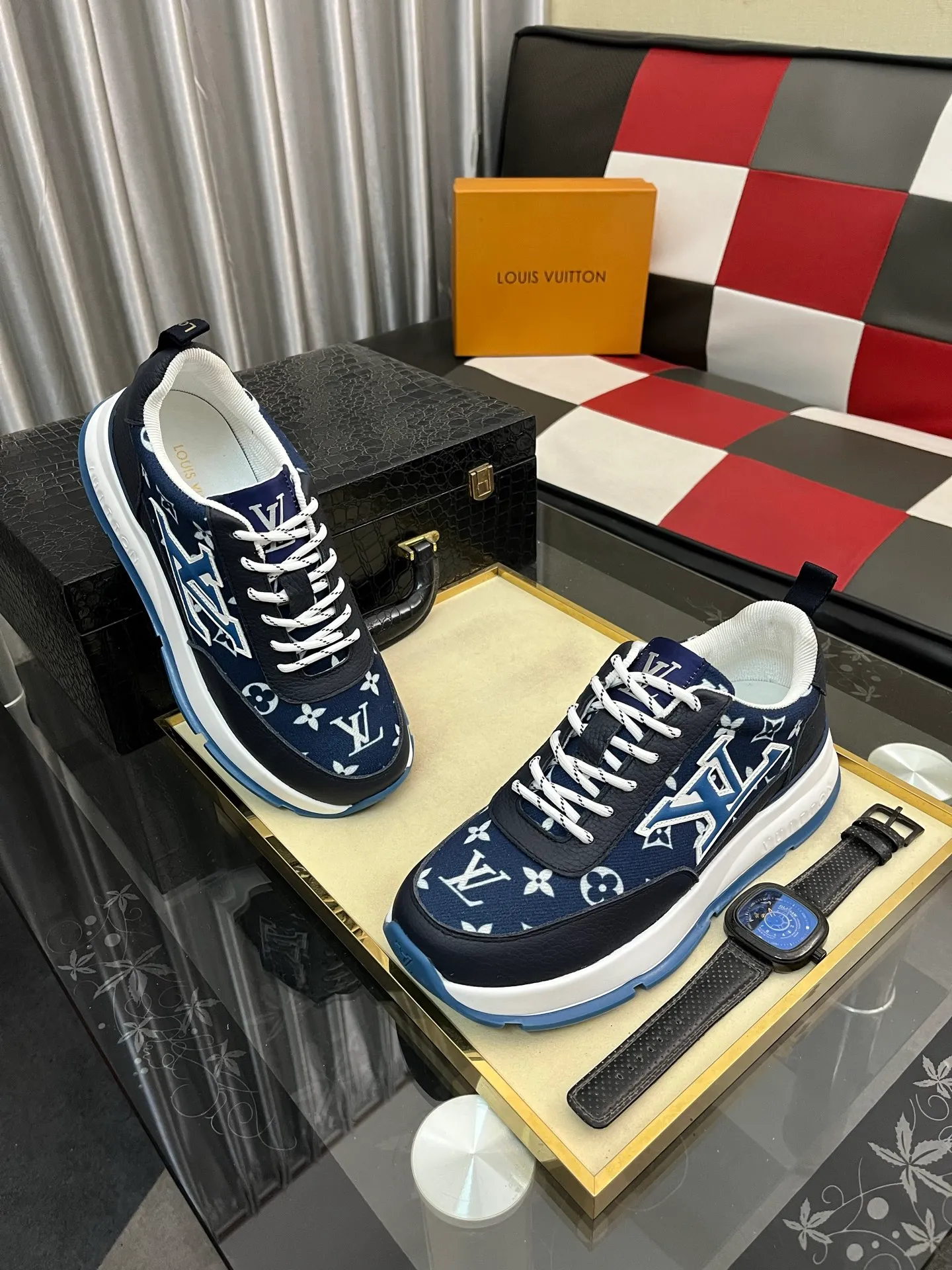 Men's shoes 💰: 438⌚️⌚️[LOUIS VUITTON] Same style as Louis Vuitton* official website🚹Men's high-top casual shoes❤️Same style as popular celebrities ~ best-selling at home and abroad Lv focuses on the checkerboard series...Imported first-layer cowhide with special fabrics➕Full sheepskin lining➕Brand-specific hollow outsole💎Number of codes: 38-443️⃣Colors available